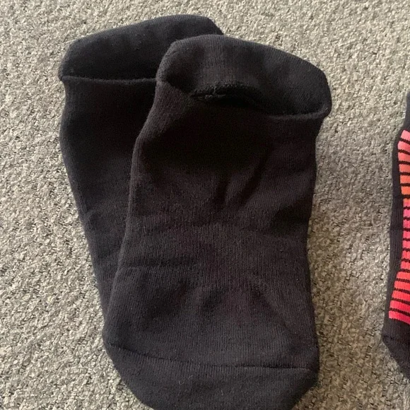 NWOT Pointe Studio Black Solid & Retro Striped Pilates Grip Sock S/M Set of 2 - Picture 5 of 9